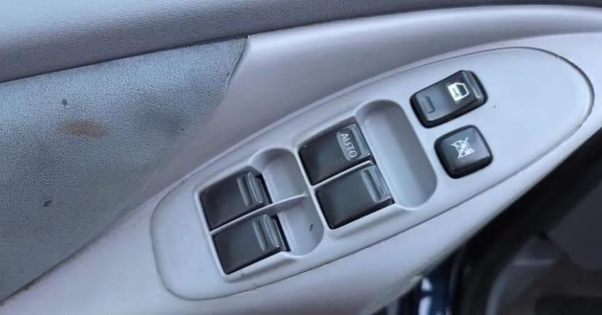 Nissan Almera Tino 1.8