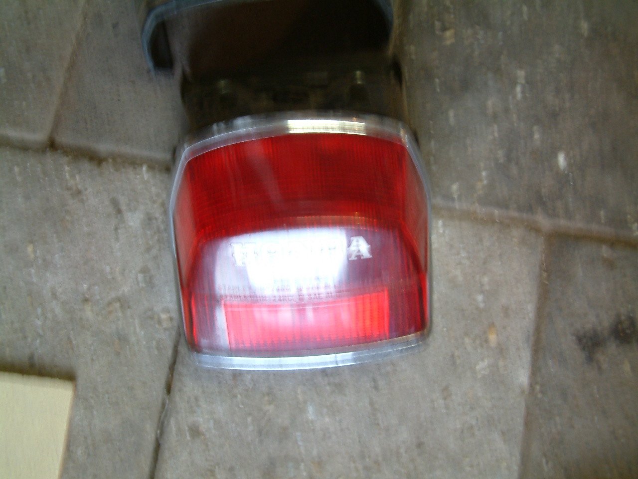 Achterlicht honda k 750   22,50  euro en honda bol dor achterlicht  29,50