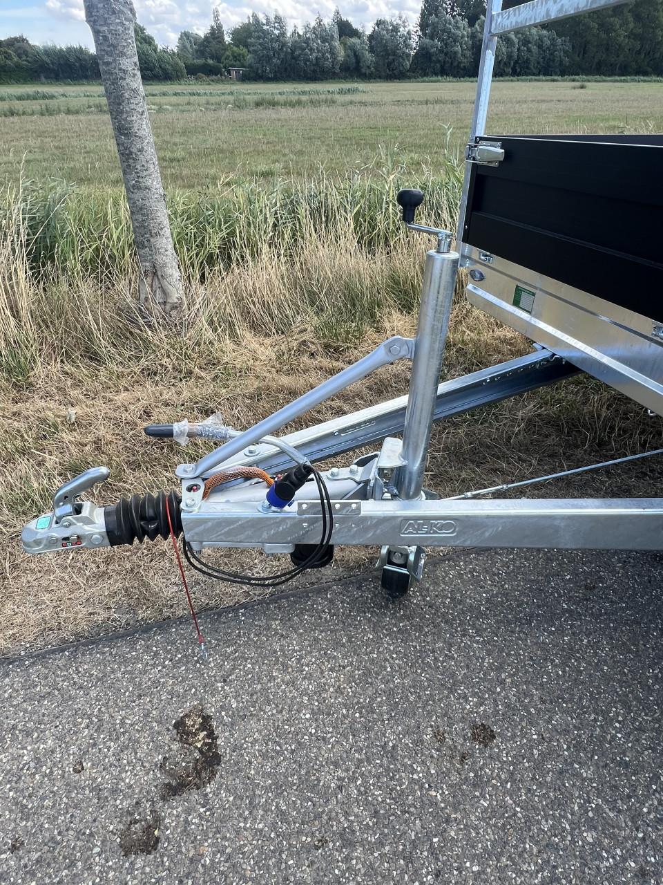 Beaver trailer 550x220