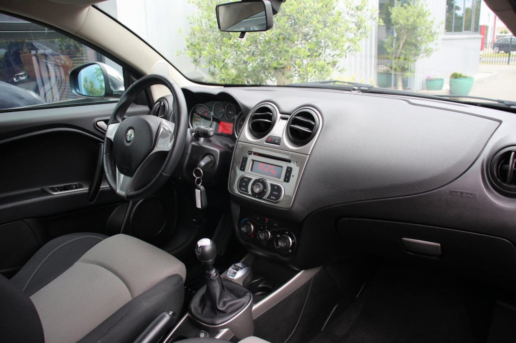 Alfa Romeo MiTo 1.4 progression -1e eig - pdc - airco - elek ramen - isofix
