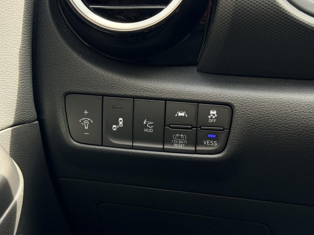 Hyundai Kona 1.6 gdi hev premium two-tone | carplay | camera | cruise contr