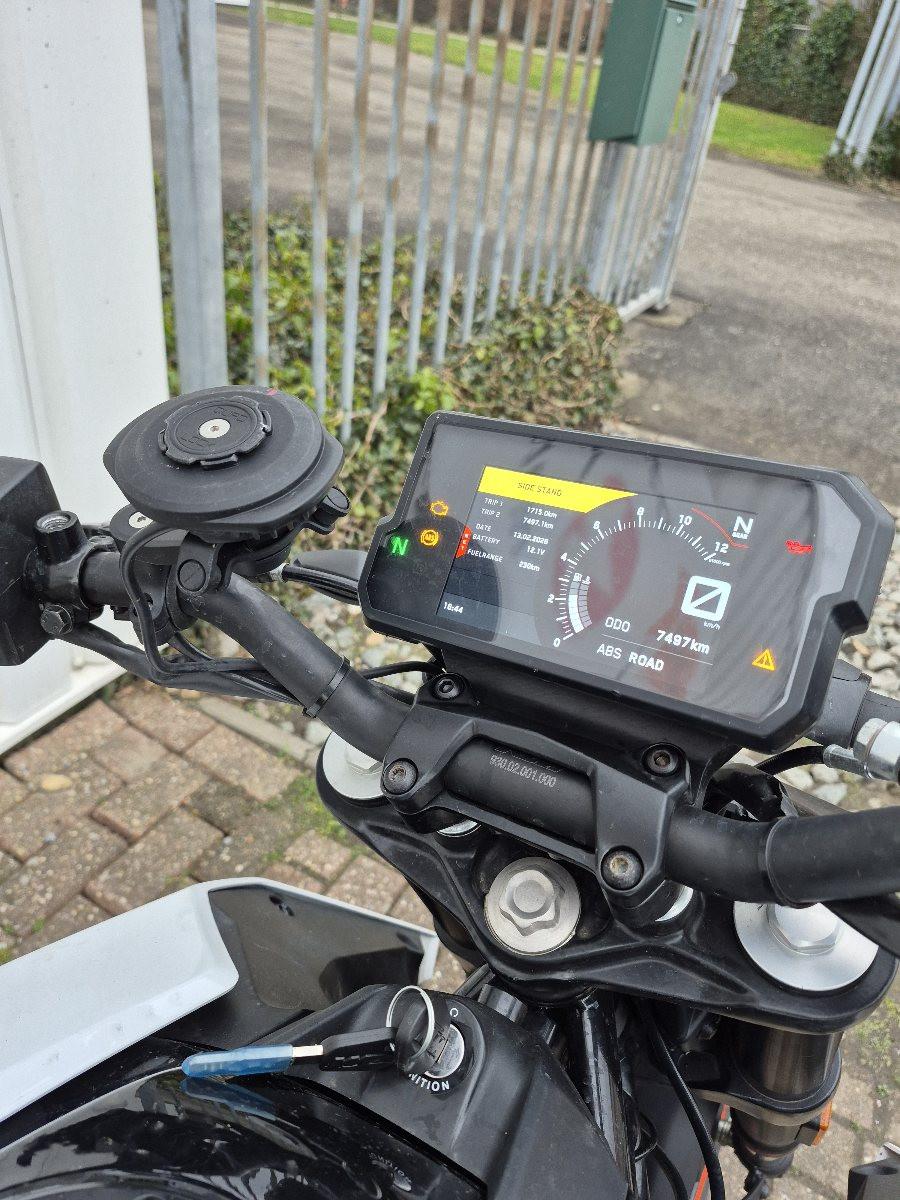 KTM Duke 390 uit 2025, stoere naked bike