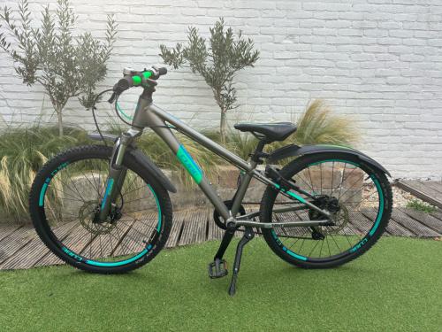 Cube Acid Race 24 inch