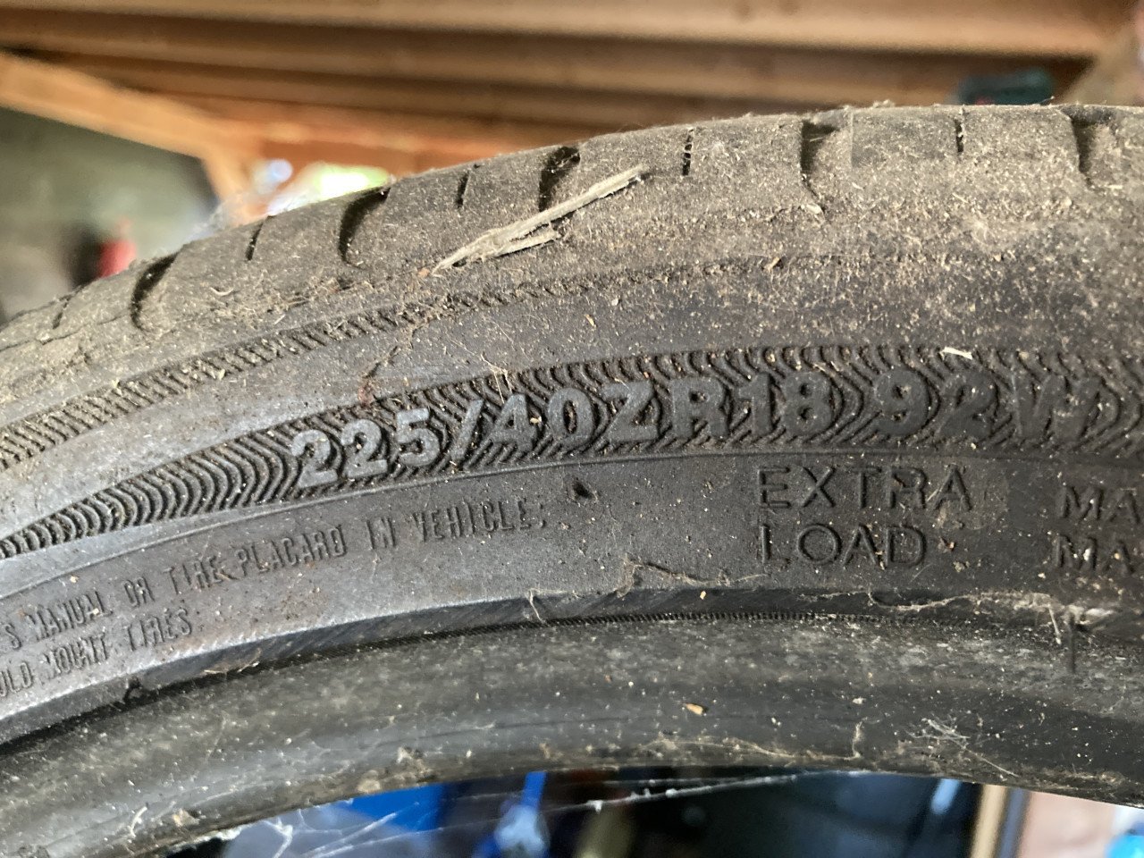 Zomerbanden 225/40 R18 92W XL  totaal 6 stuks !  zie tekst