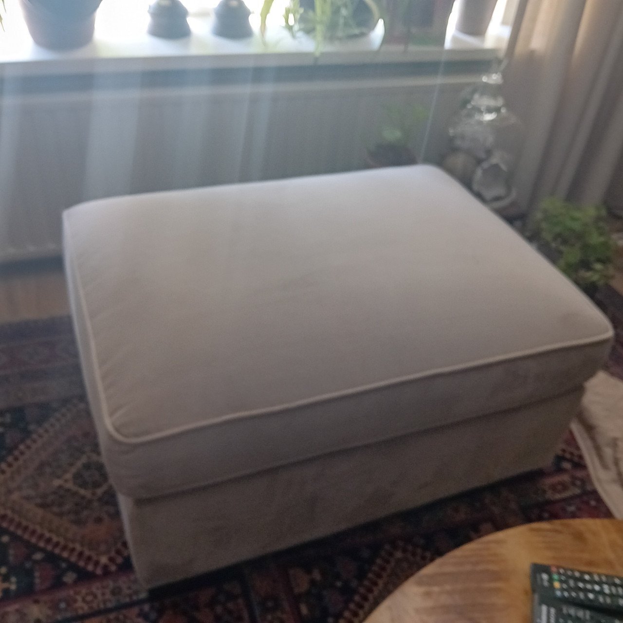 Bank met Hocker