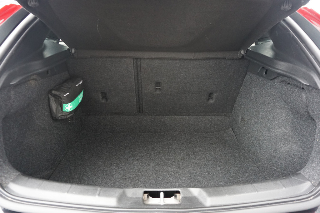 Volvo V40 1.5 t3 polar+ sport automaat / climate / navi / cruise / lane ass