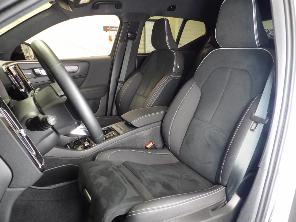 Volvo XC40 b3 163pk mild hybrid aut plus dark