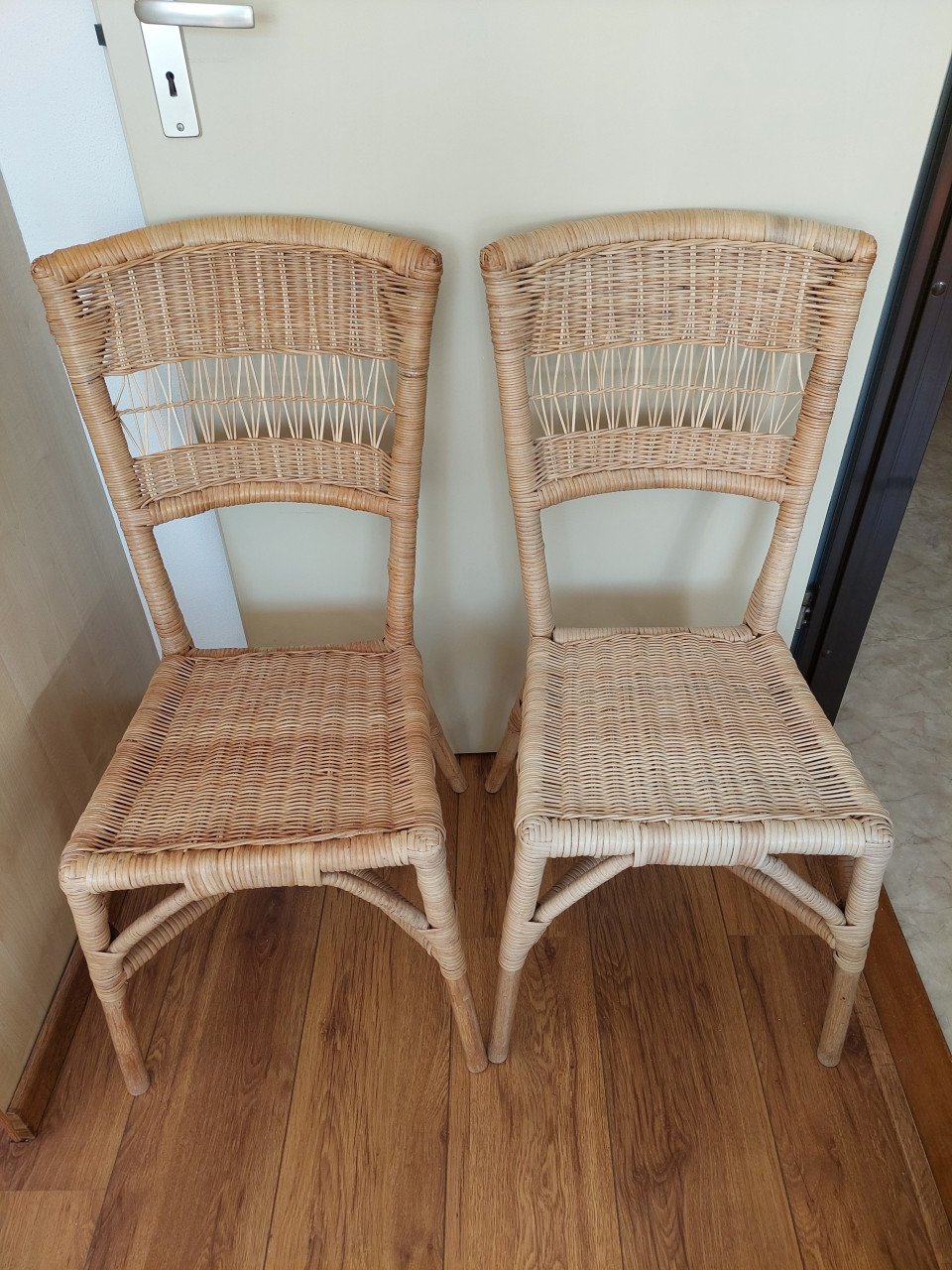 Te koop 3 rieten stoelen