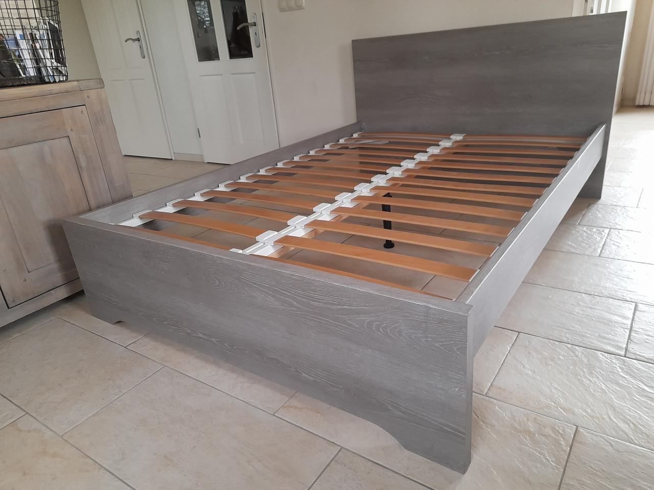 140 x 200  bed (in goede nette staat )