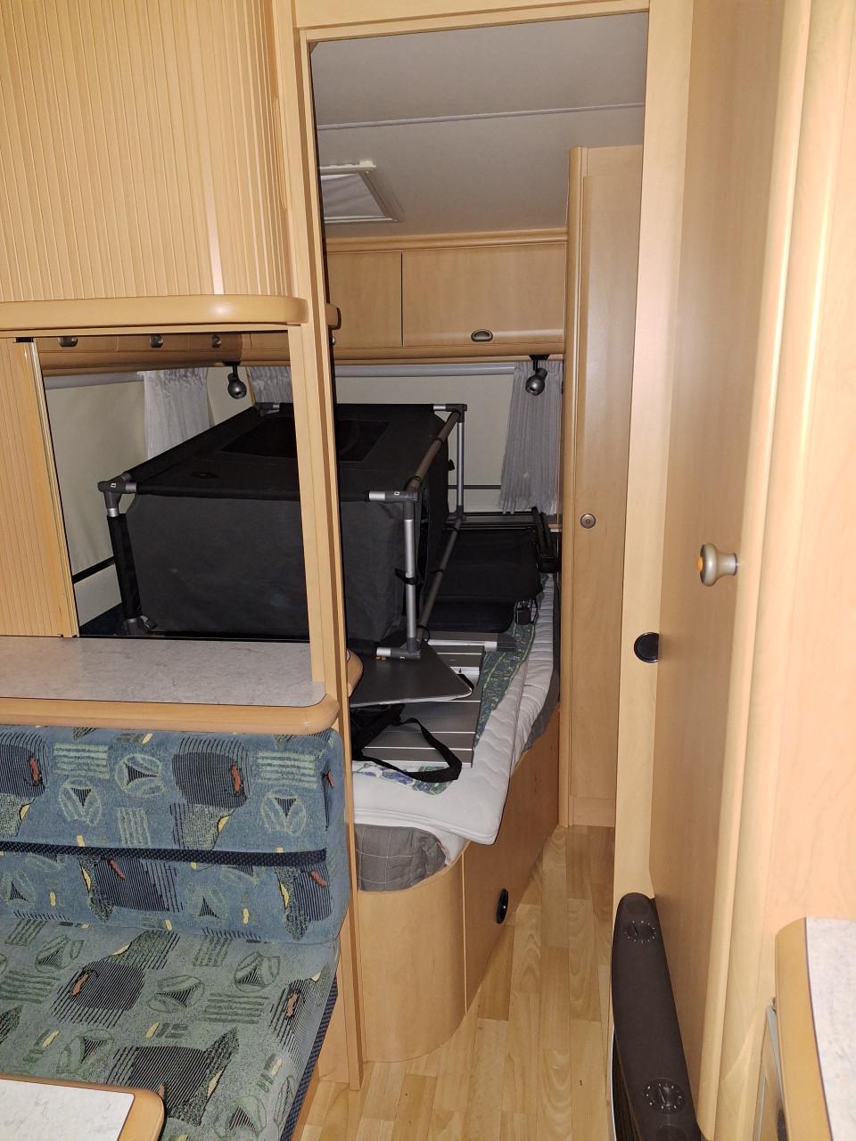Caravan hobby de luxe 500 kmf 3 pers stapelbed