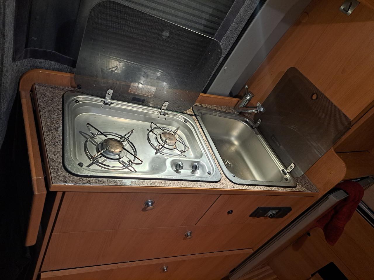 Pössl 2Win 600  |  Automaat  |  Buscamper  |  Lage km-stand