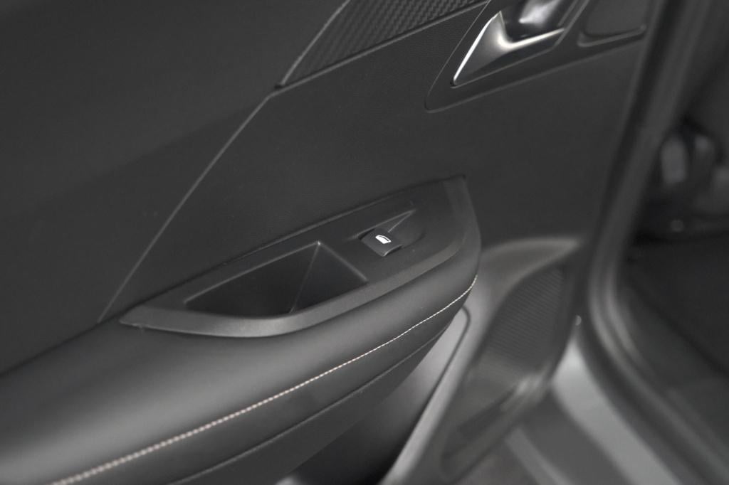 Peugeot 2008 puretech 100 allure | camera | navigatie | parkeersensoren | a