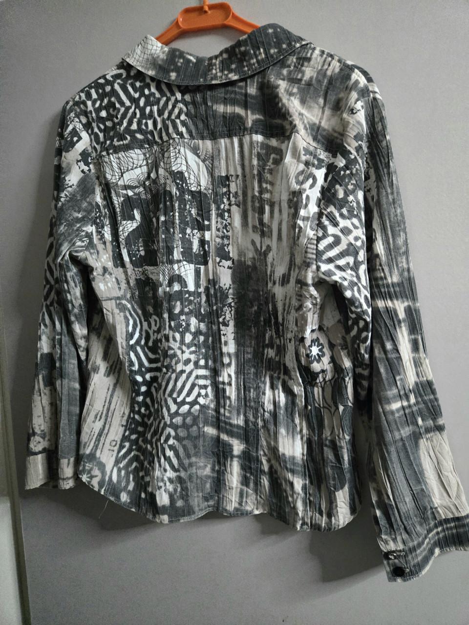 Witteveen blouse Maat 40 met opvallend abstract patroon