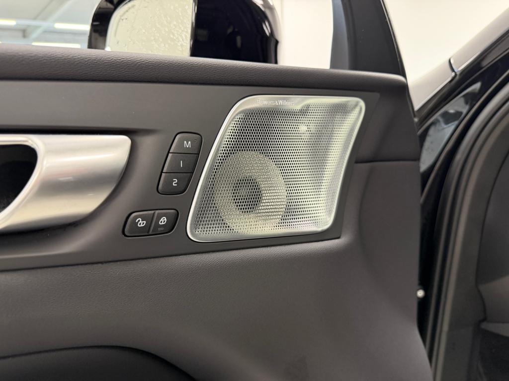 Volvo XC60 2.0 t8 plug-in hybrid awd ultimate dark | bowers&wilkins | lucht