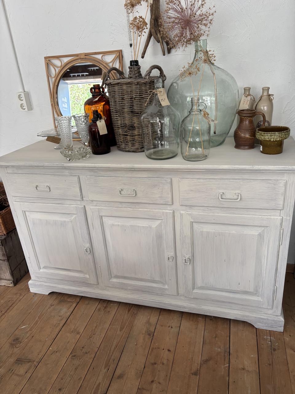 Dressoir met 3 deurtjes en 3 laadjes