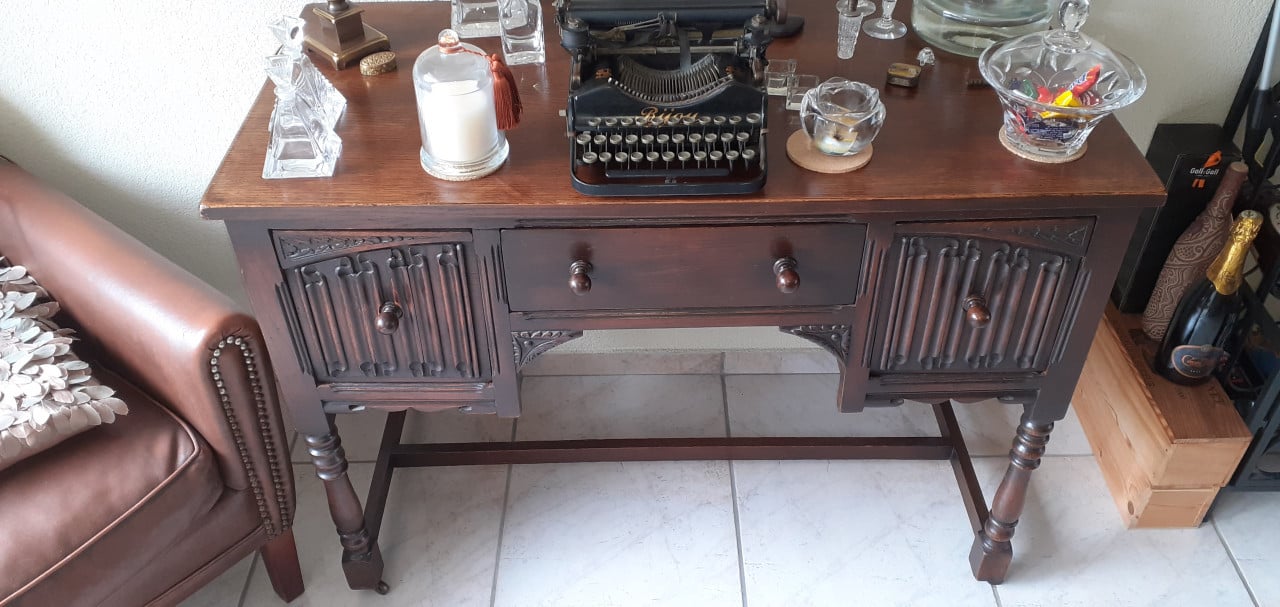 Antiek bureau