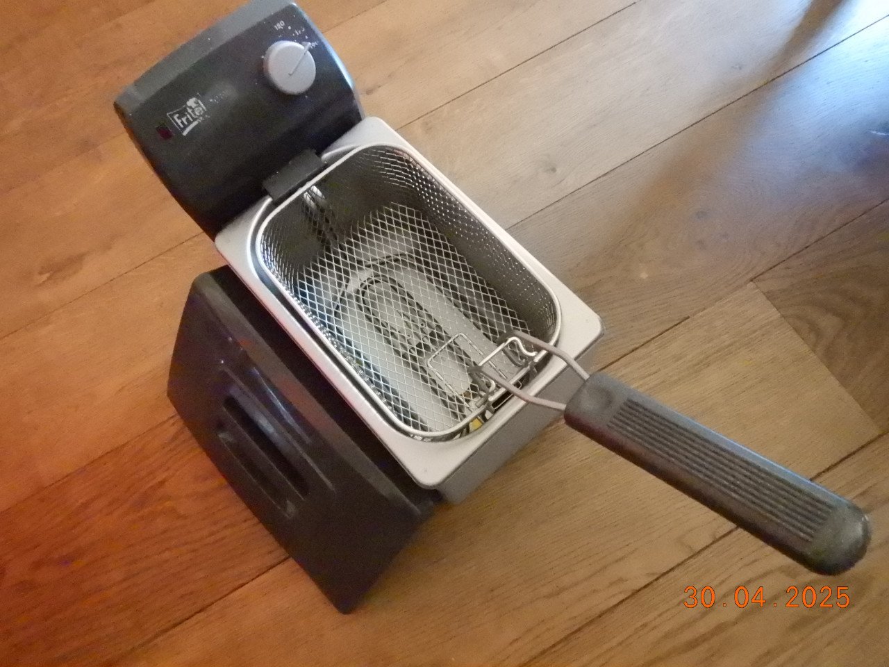 Kleine fritell frietpan 1800 watt  geschikt voor op de camping