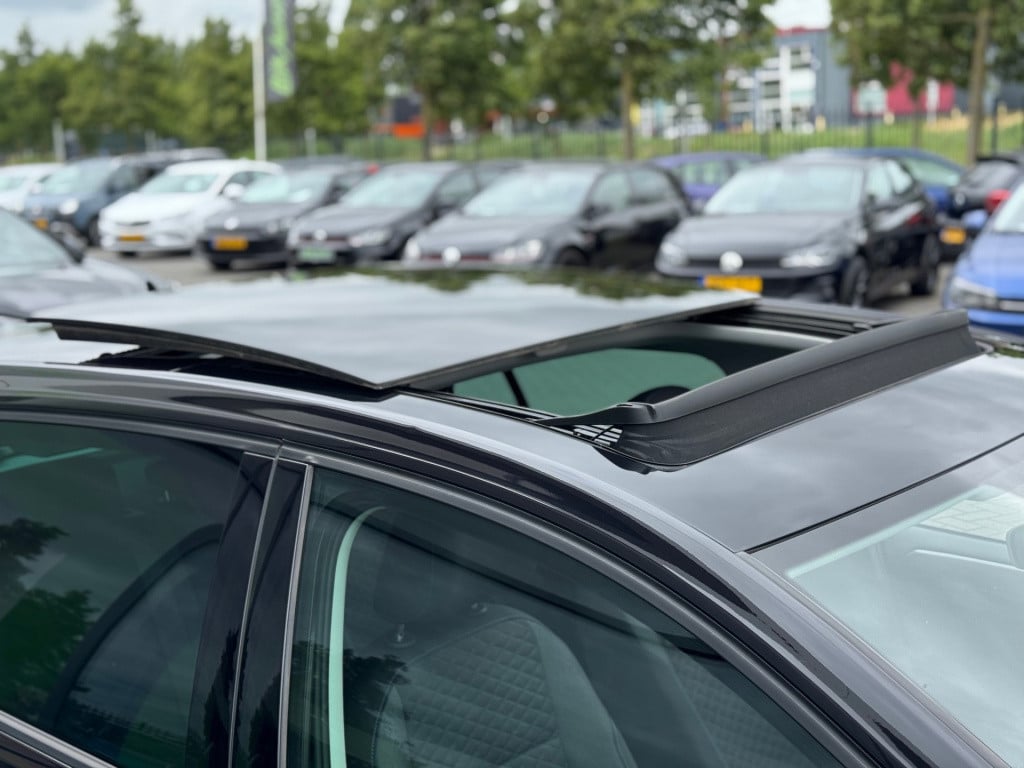 Volkswagen Golf 1.0 tsi highline * panoramadak * stoelverwarming * clima