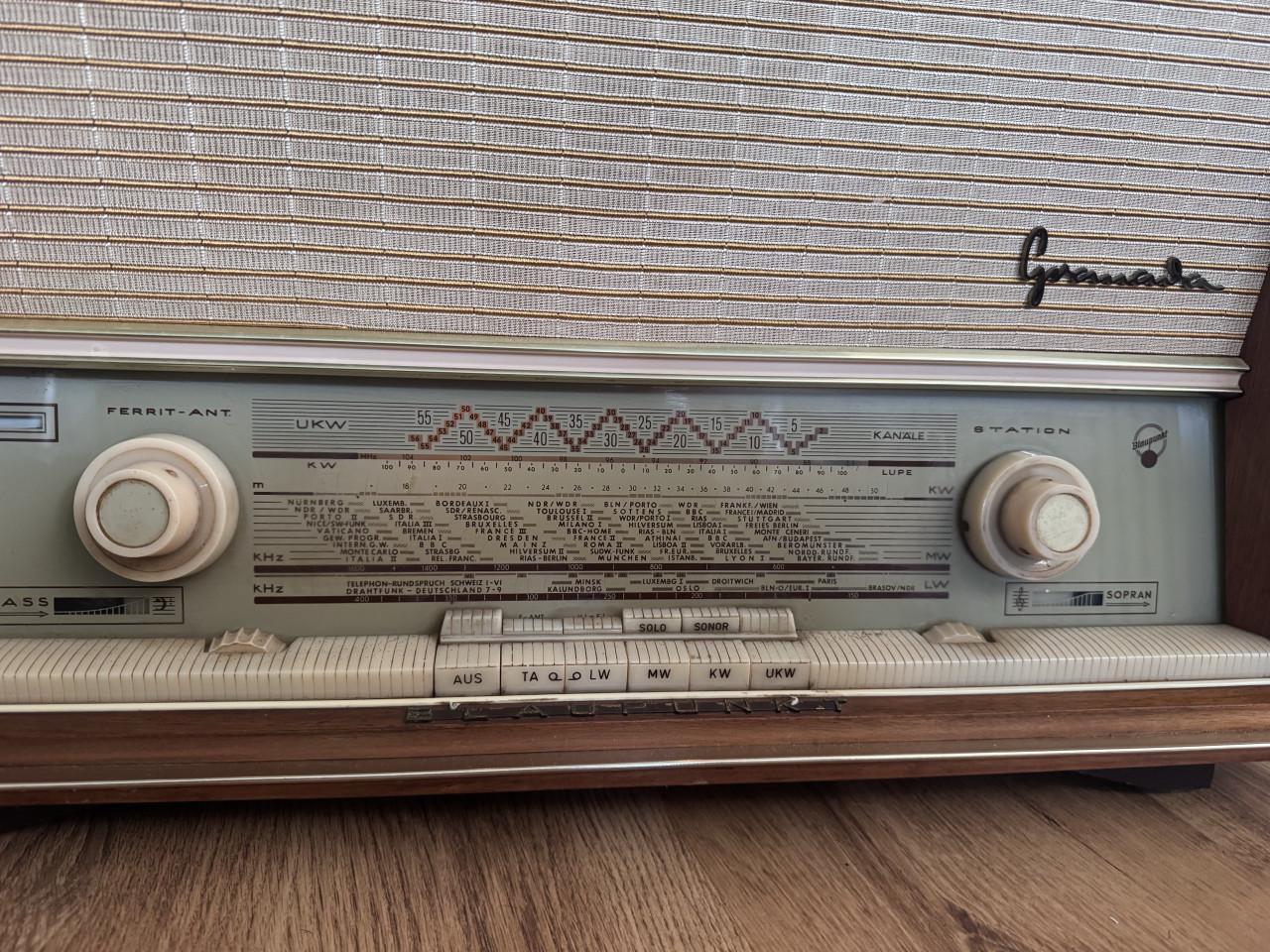 Oude radio Blaupunkt Granada 1960 omgebouwd