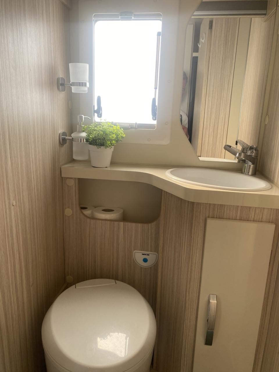 Elnagh T-Loft 450 | 2021 | 30.400km | 5 zit | Hefbed | Airco