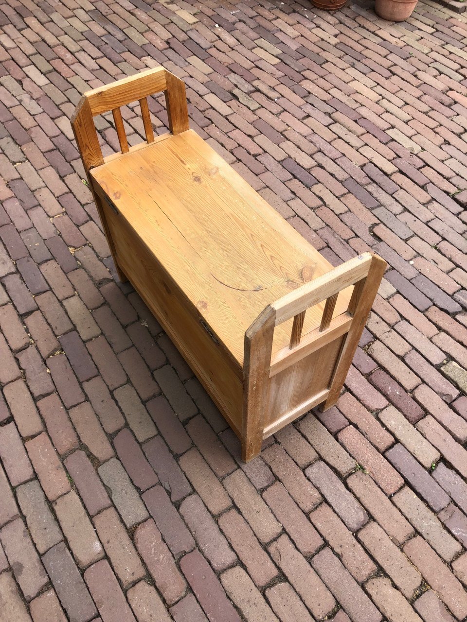 Grenenhout bankje.