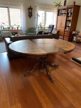 Antieke tafel met/zonder stoelen