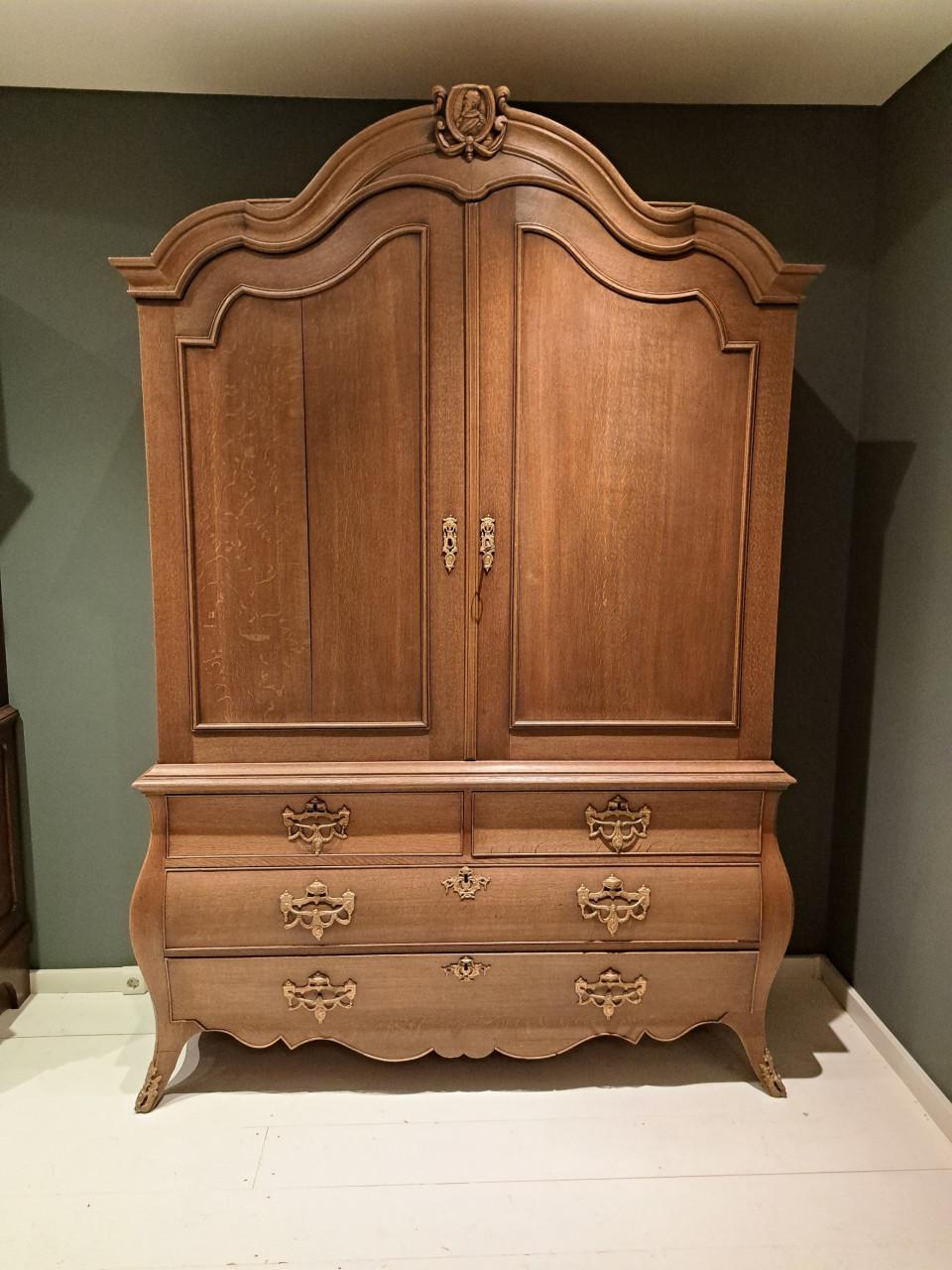 5 antieke kabinetten tegen elk aannemelijk bod