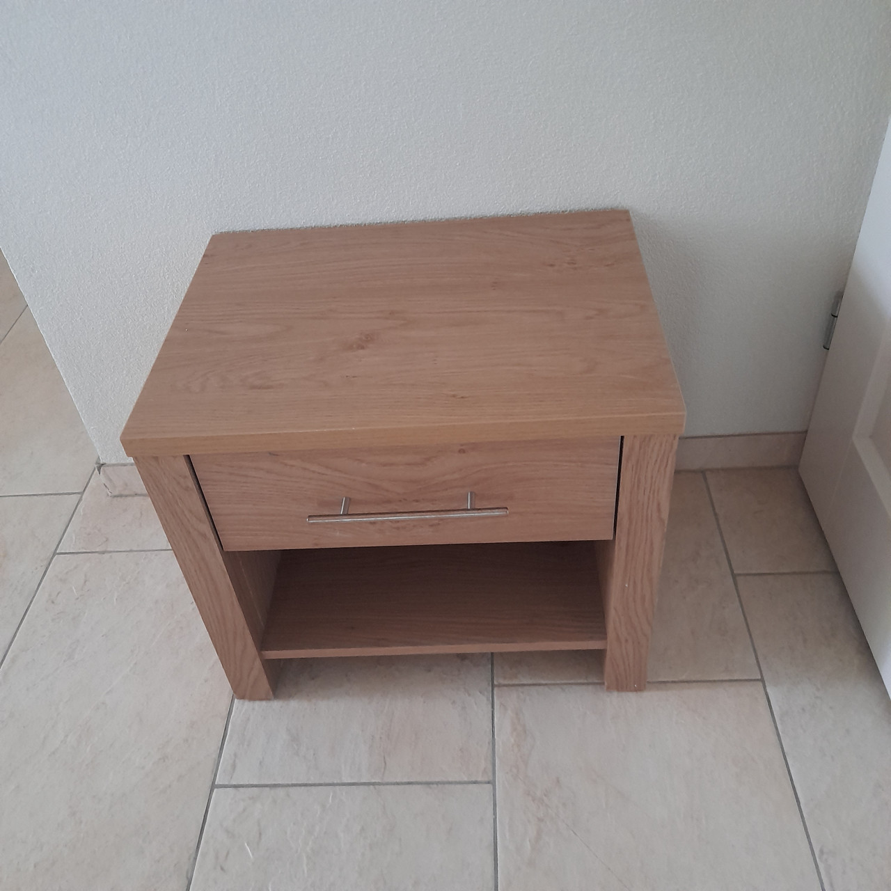 Nachtkastje  53 x 40 x 45H  ( in goede nette staat)