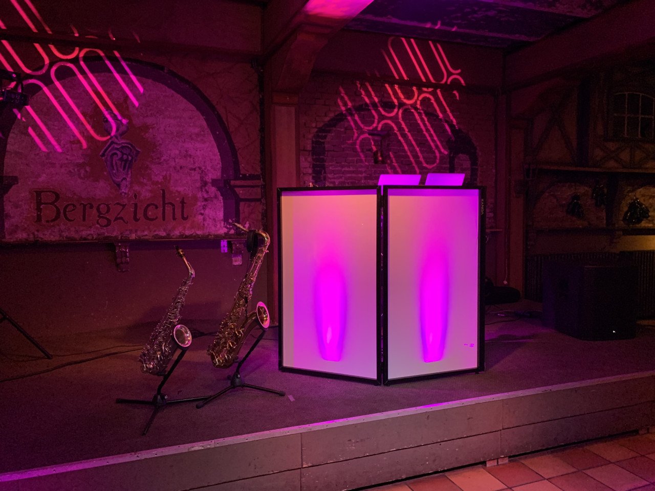 DJ, saxofonist en zanger in 1 persoon? Kan gewoon!!