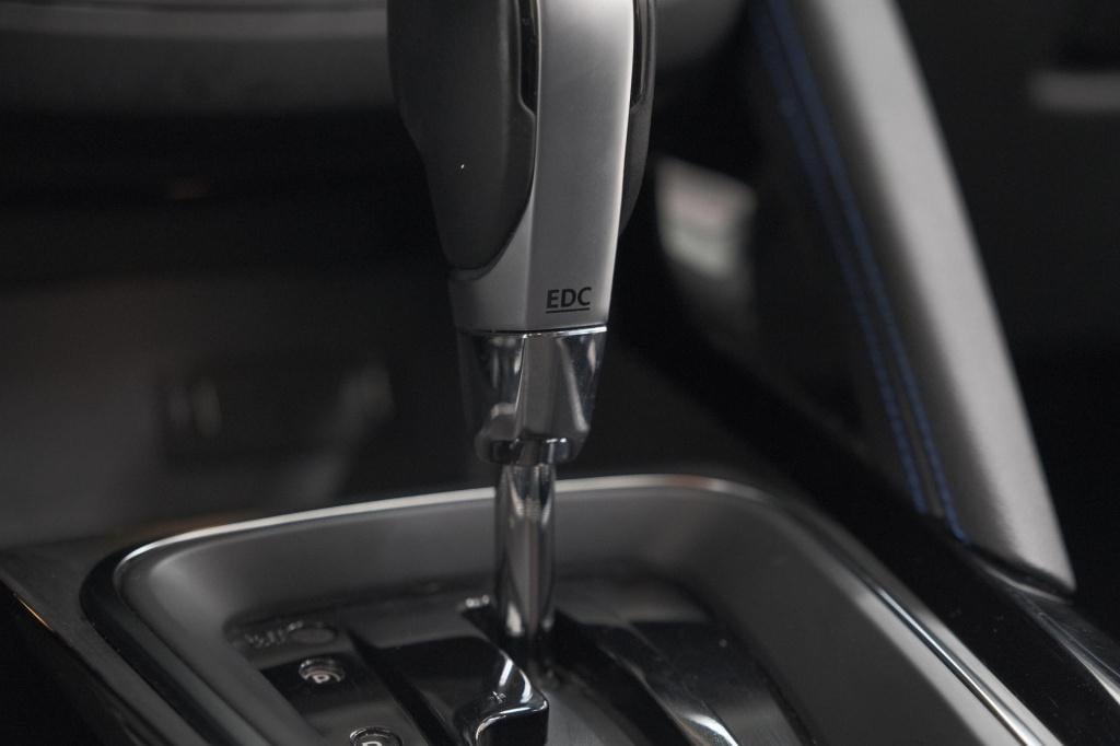 Renault Kadjar tce 140 edc limited | camera | dodehoekdetectie | apple carp