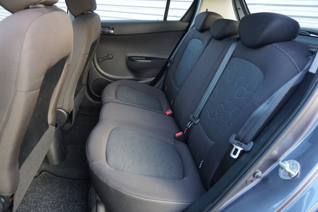 Hyundai I 20 1.2i dynamicversion airco / elektr. ramen / parkeers. / nap