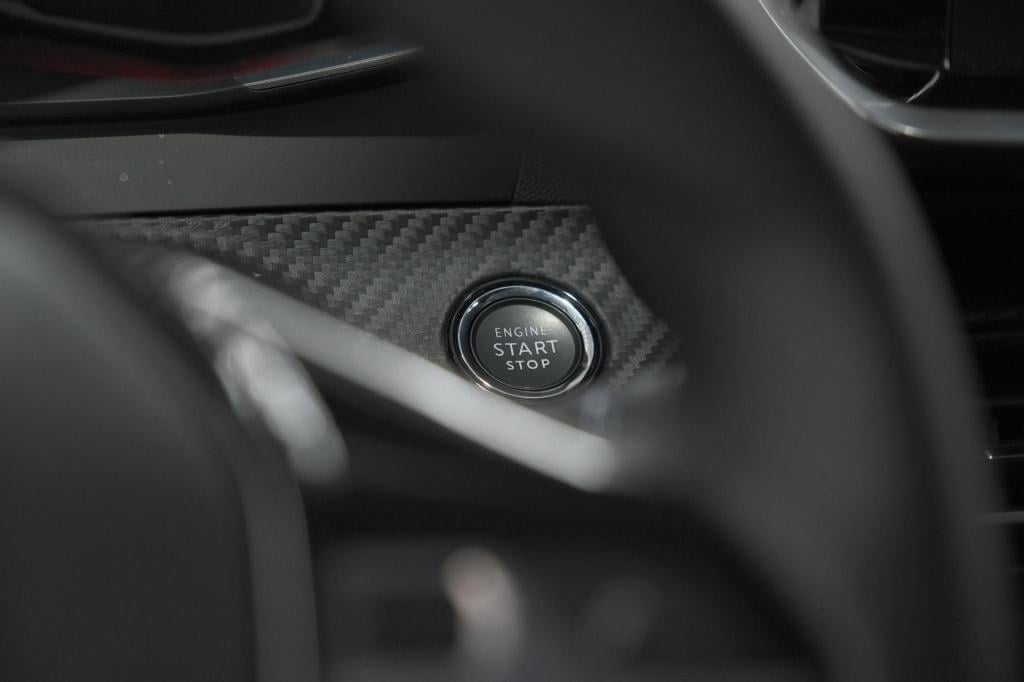 Peugeot 208 puretech 100 allure | afneembare trekhaak | camera | apple carp