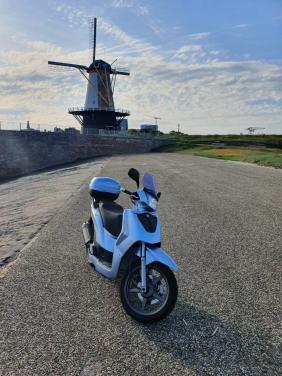 Scooter kymco people