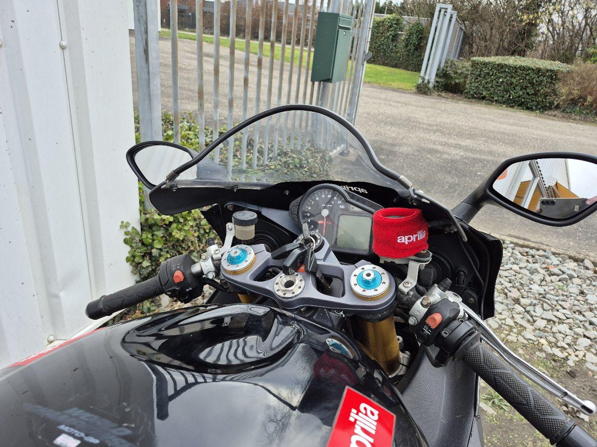 Aprilia RSV1000R Factory mille
