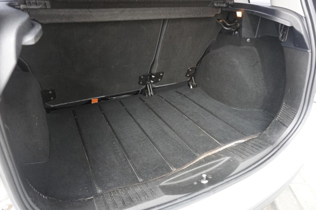 Ford Fusion 1.6-16v futura automaat - airco / navi / cruise / elektr. ramen