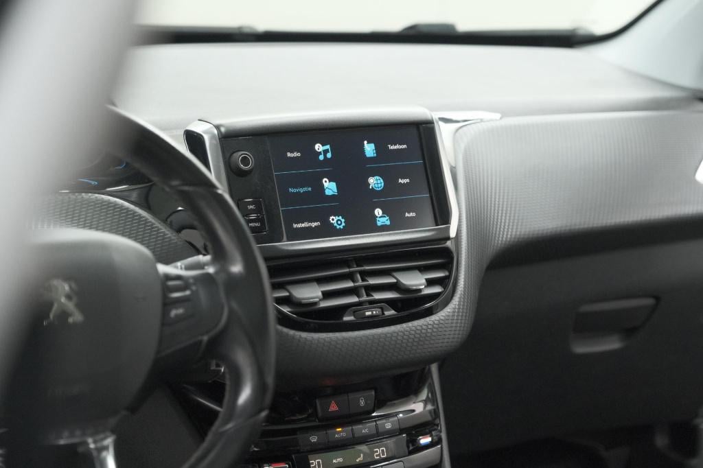 Peugeot 2008 puretech 110 allure | panoramadak | apple carplay | navigatie 