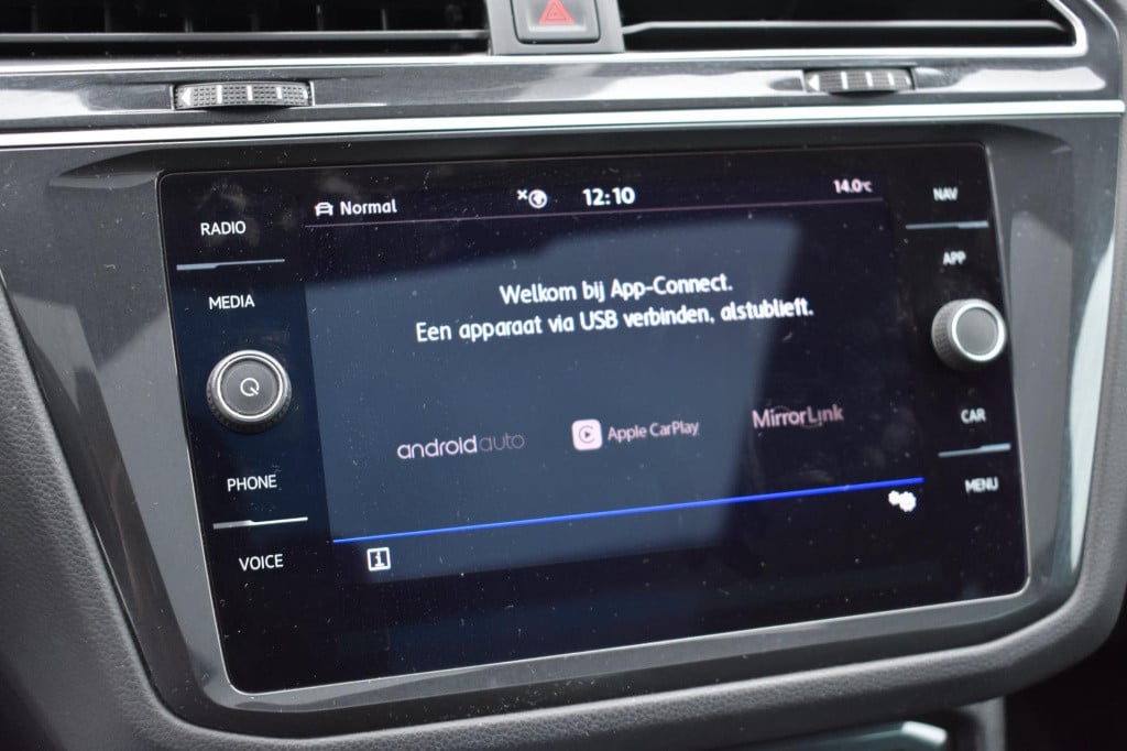 Volkswagen Tiguan 1.5 tsi act r-line | leder | pano | camera | virtual cock
