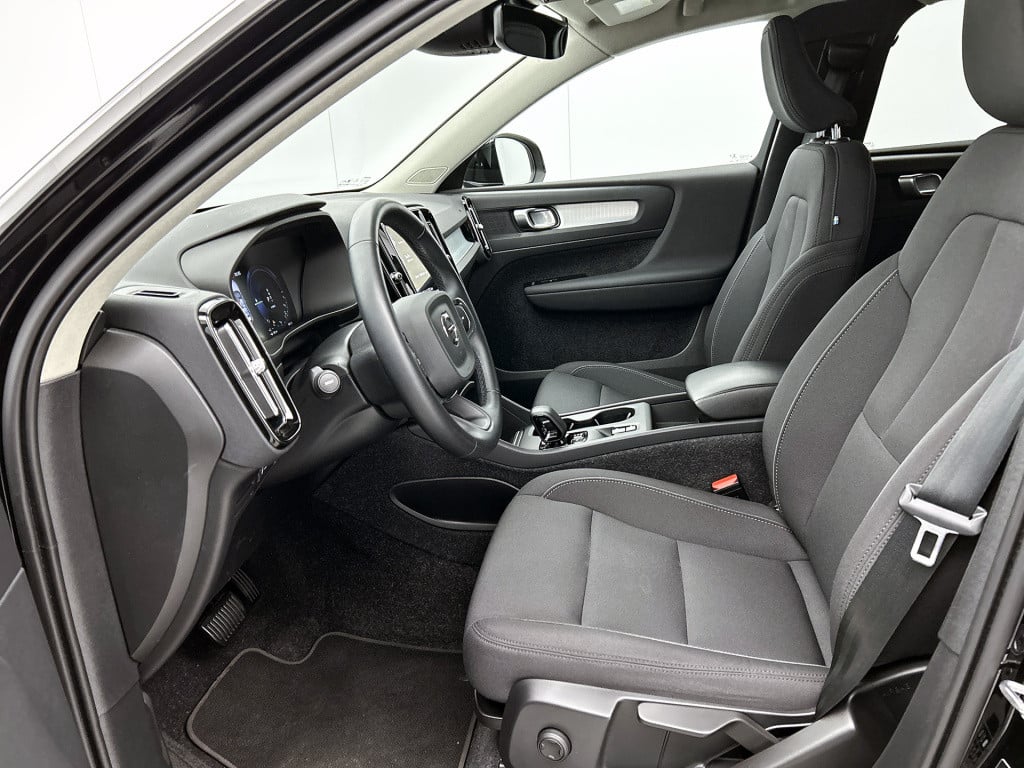 Volvo XC40 1.5 t4 recharge inscription expression | 360 camera | navi