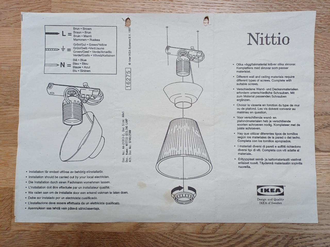 Twee Ikea (plafond)lampen met (geribbeld) wit, glazen kap