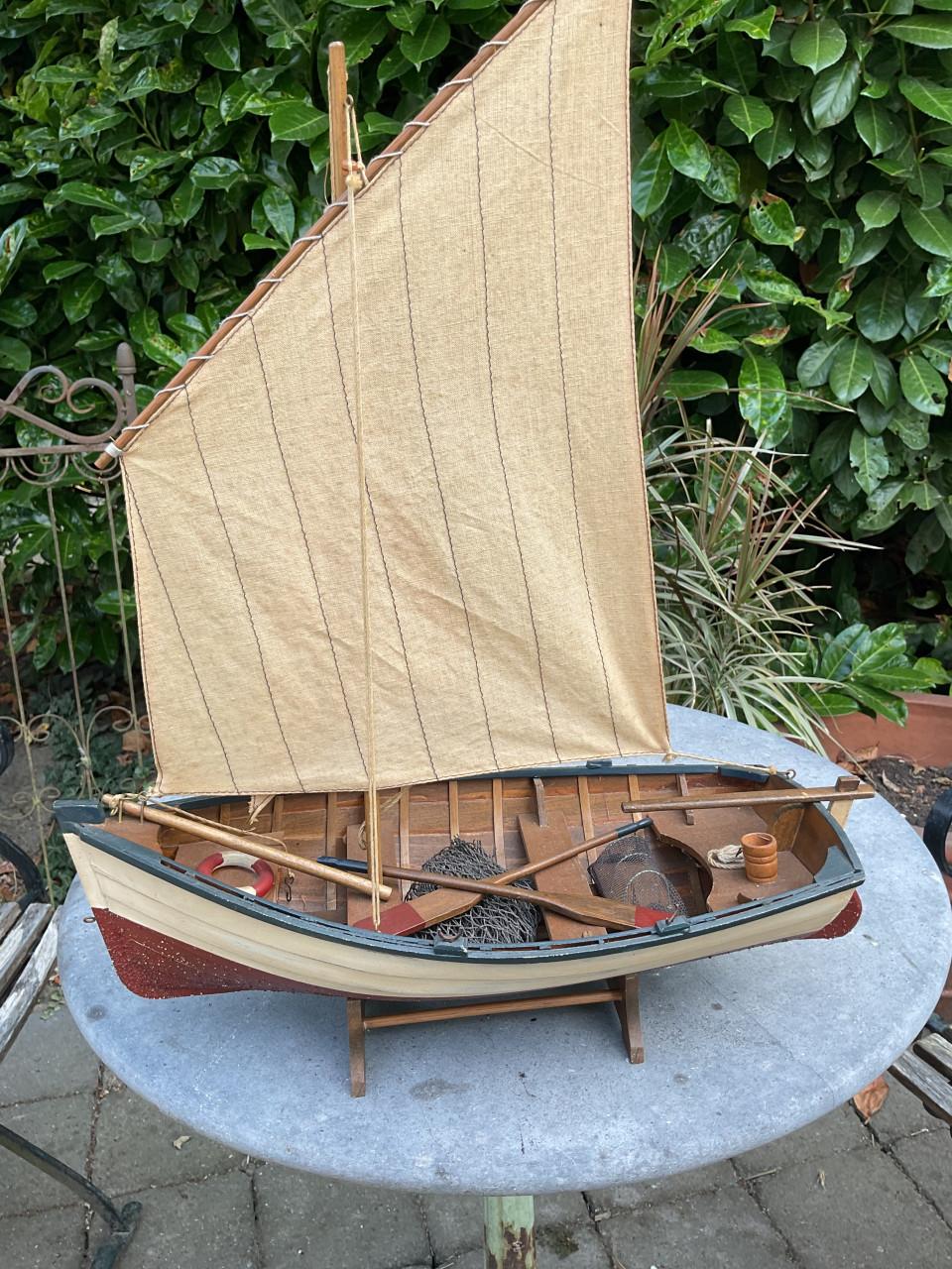 Houten vissersboot model