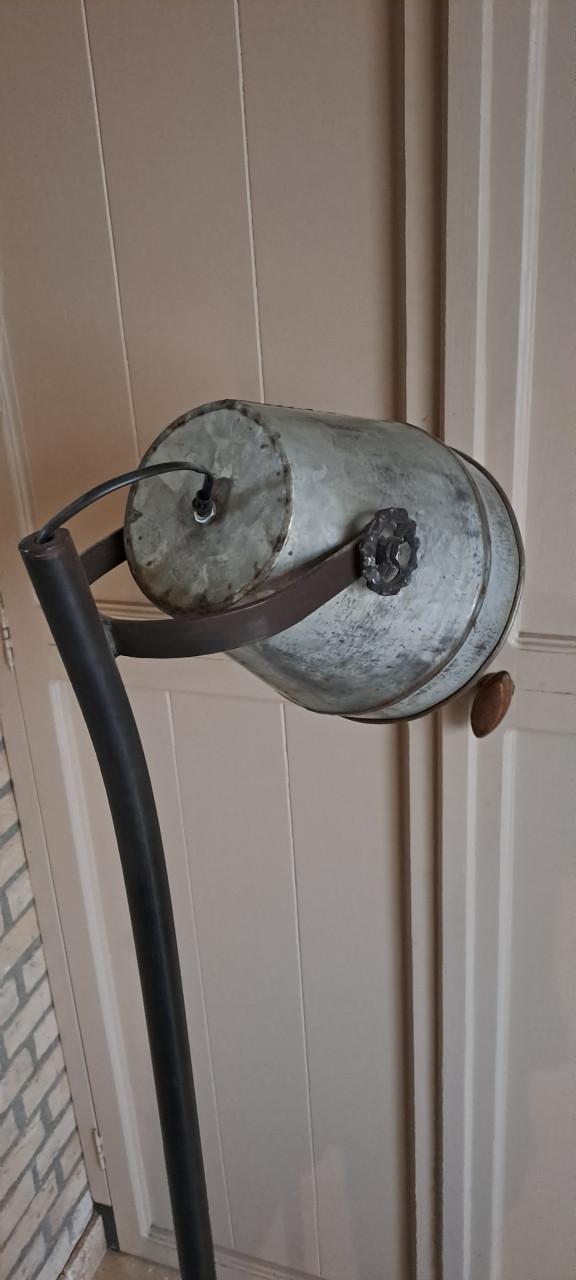 Industriële vloerlamp