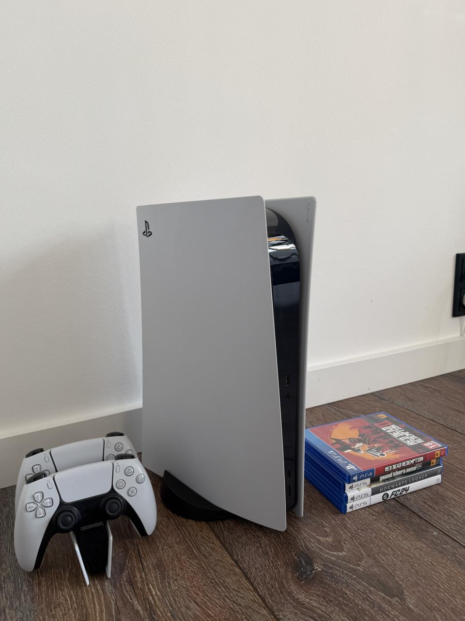 PlayStation 5 Disc Edition + 2 Controllers + Oplaadstation + 4 Games