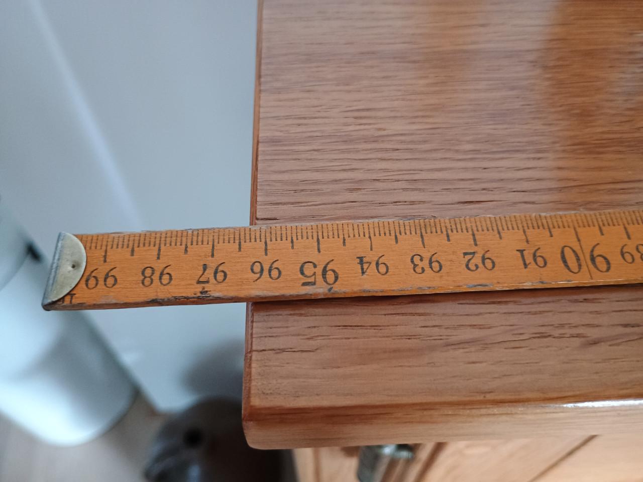 Te koop: licht eiken wandkast