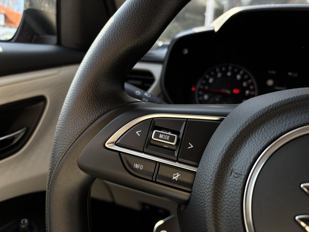 Suzuki Swift 1.2 comfort smart hybrid black orange edition/2250 korting