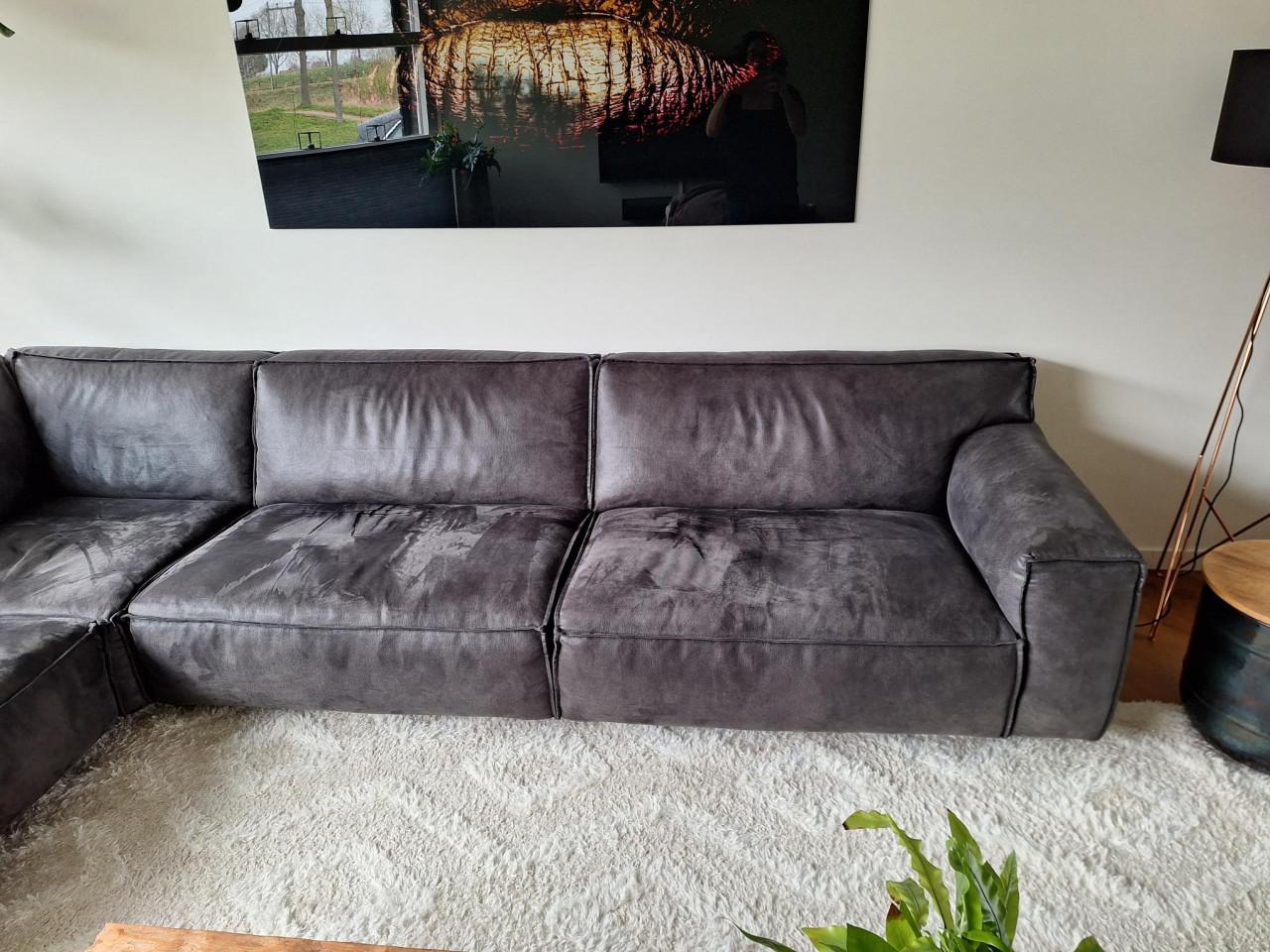 Grote antraciet lederen hoekbank in zeer goede staat