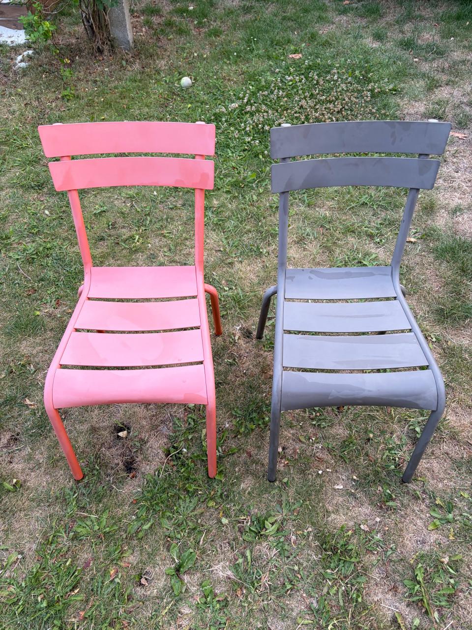 Twee stevige tuinstoelen