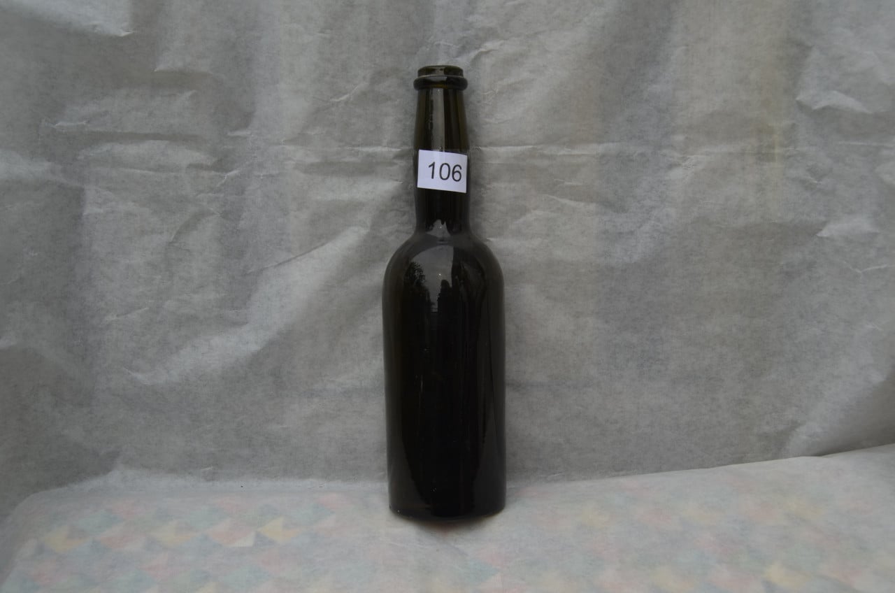 Nog een paar oude soda-, bier- en wijnflessen 19e eeuws