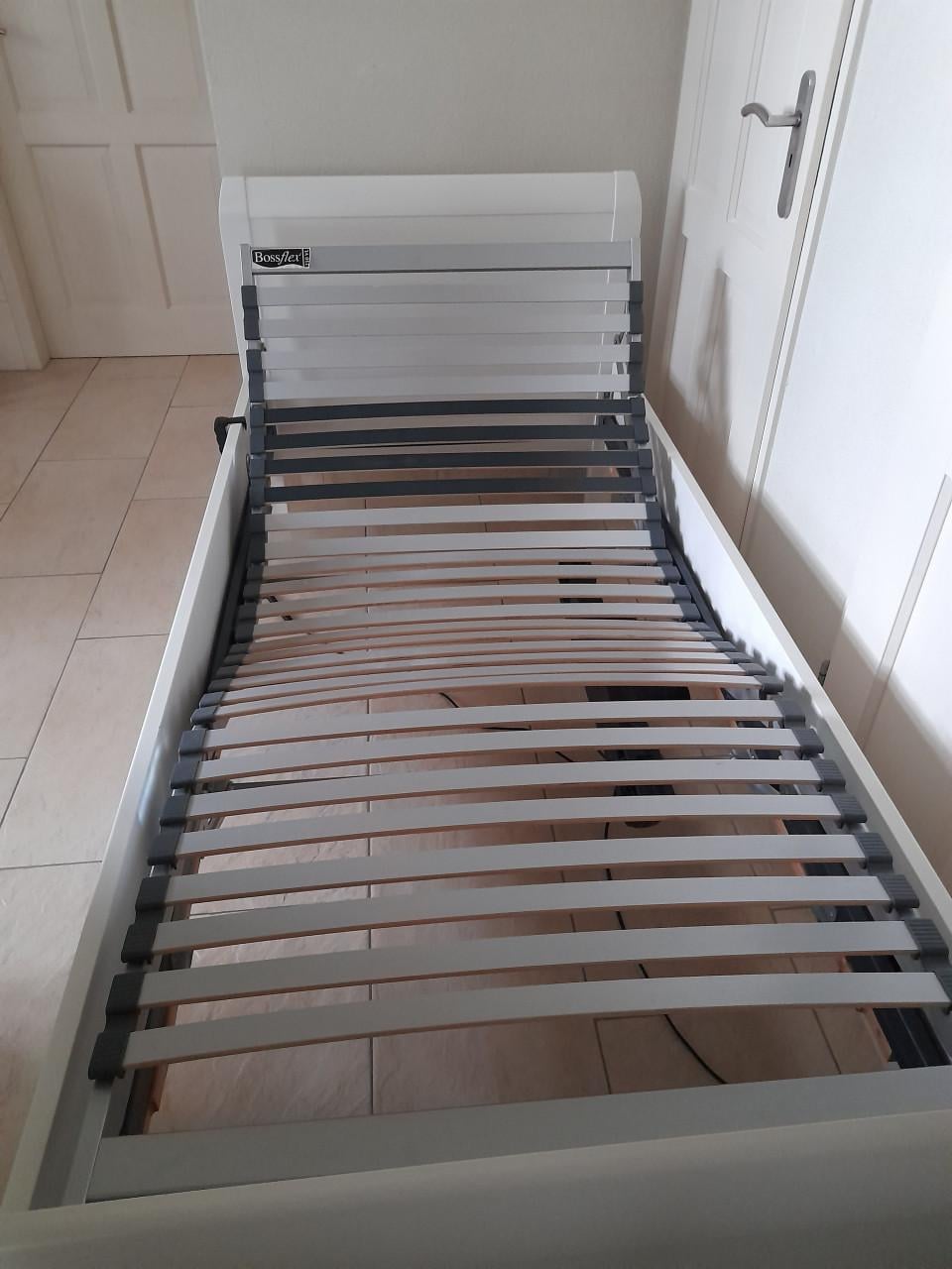 Senioren bed 90 x 200 met elektrisch verstelbare bossflex lattenbodem