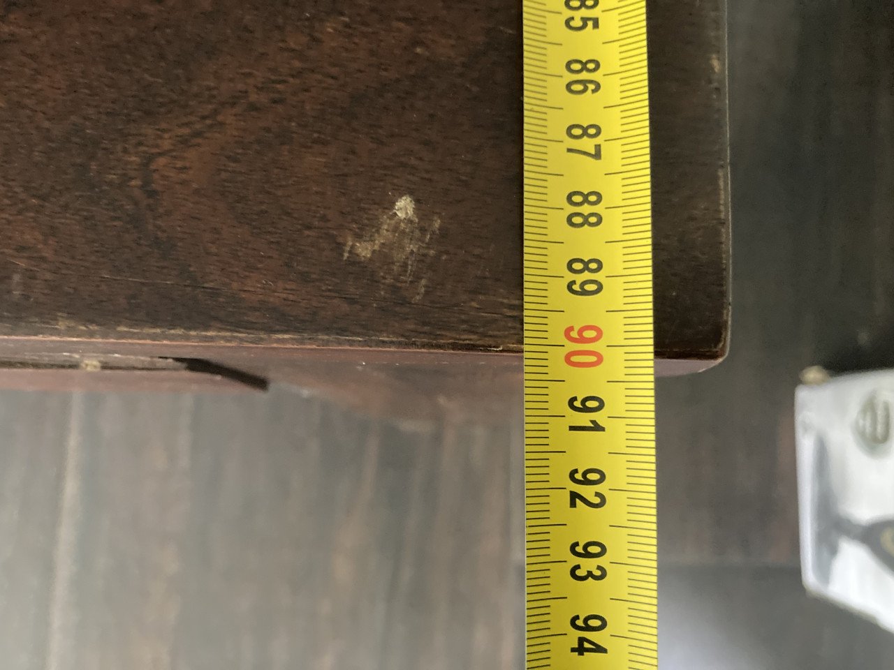 Te koop: 6 stoelen (+ eventueel een tafel)