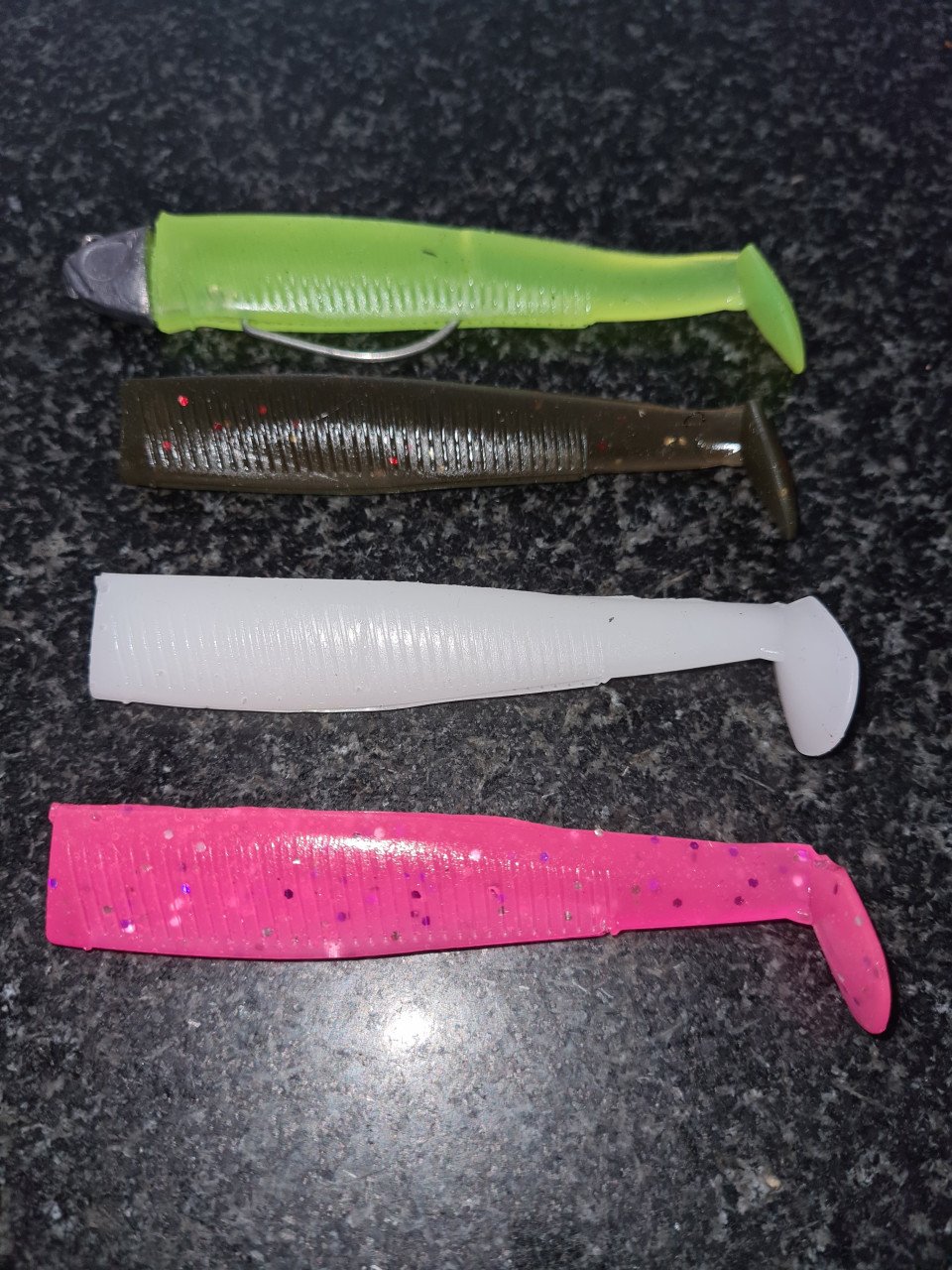 Zeebaars shads minnow 9 cm.
